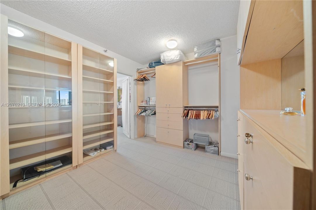For Rent: $6,000 (2 beds, 2 baths, 1901 Square Feet)