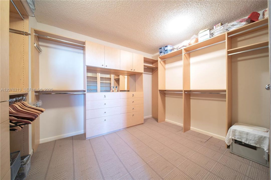 For Rent: $6,000 (2 beds, 2 baths, 1901 Square Feet)