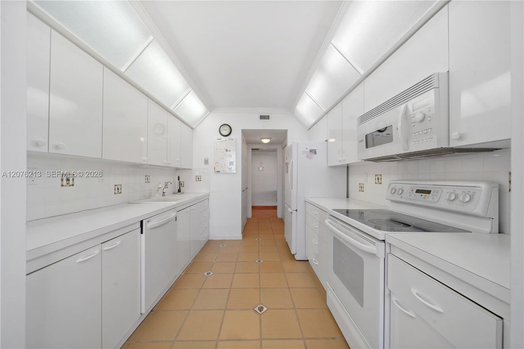 For Rent: $6,000 (2 beds, 2 baths, 1901 Square Feet)