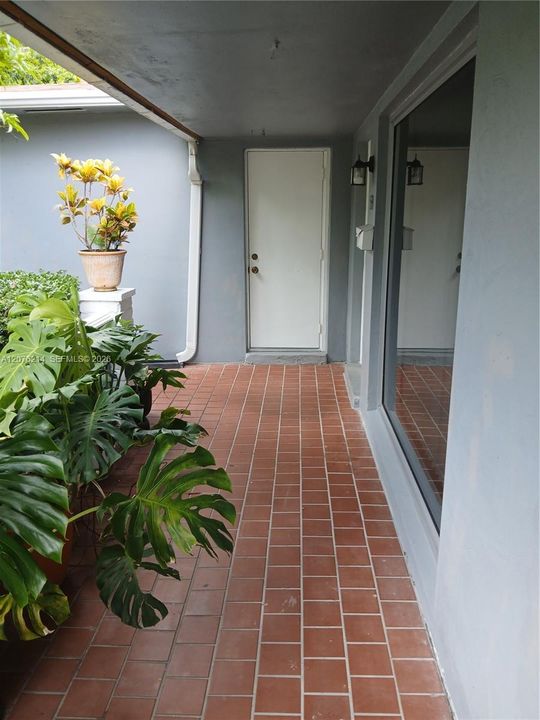 entrance to master bedroom w separate key if desired
