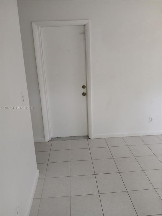 Master bdrm exit door to front