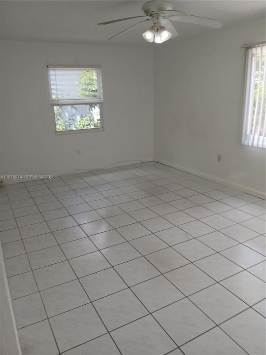 3rdd bedroom 2nd window