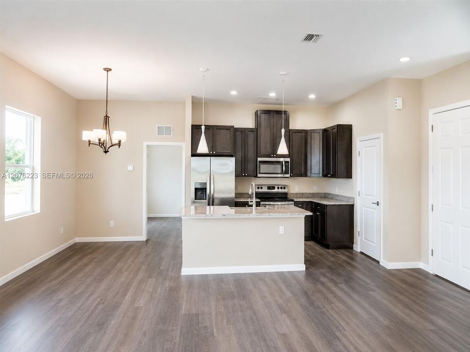 For Rent: $2,375 (3 beds, 2 baths, 1410 Square Feet)