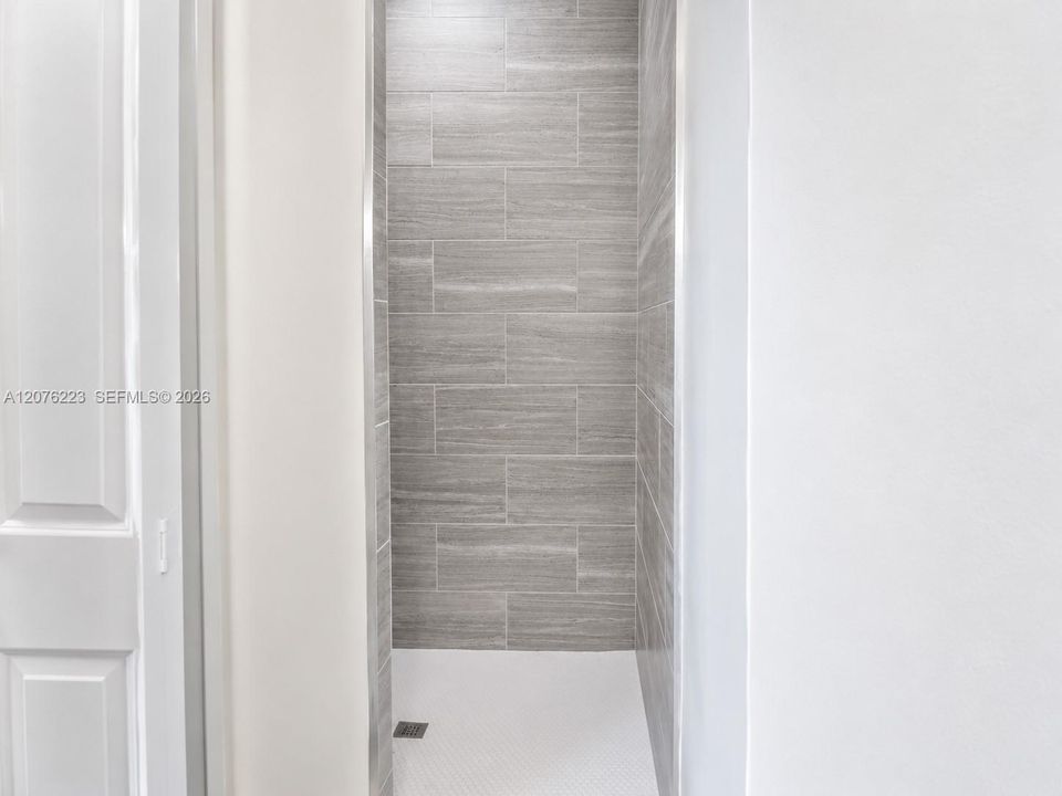 For Rent: $2,375 (3 beds, 2 baths, 1410 Square Feet)