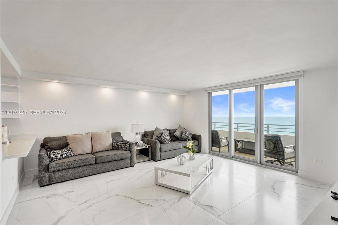For Rent: $3,200 (1 beds, 2 baths, 906 Square Feet)