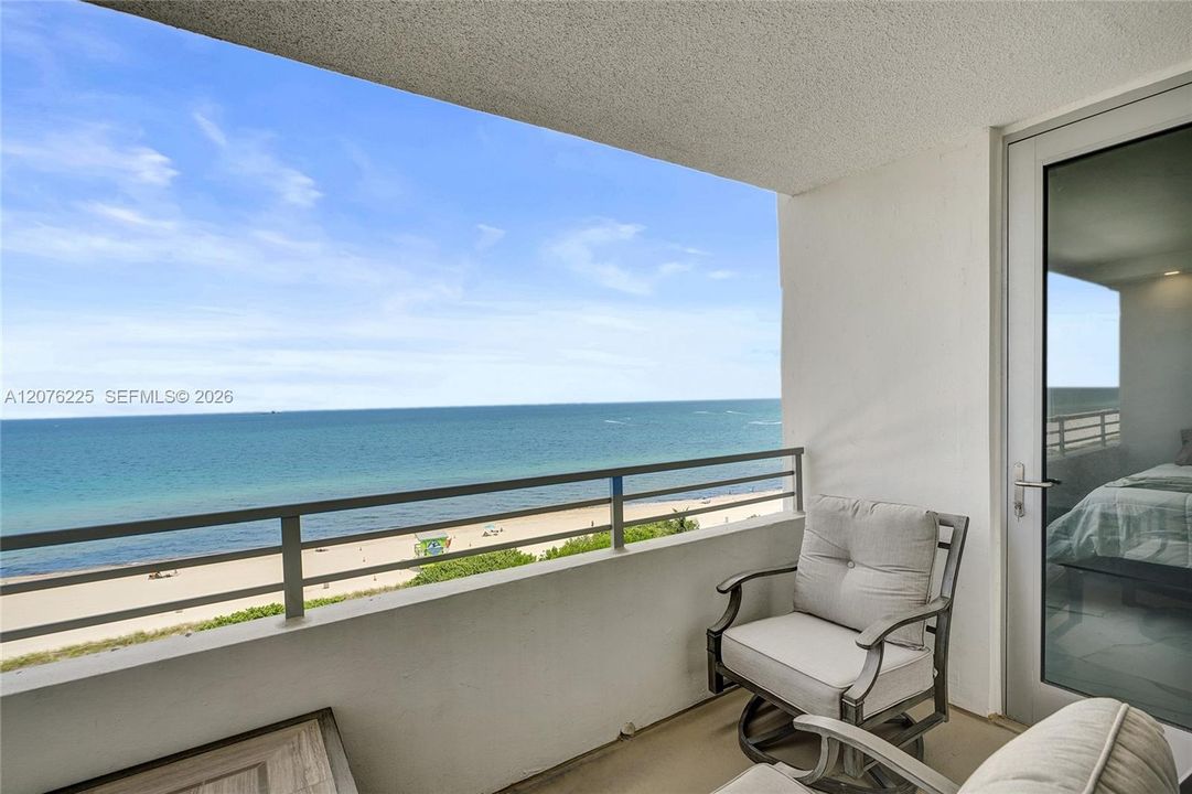 For Rent: $3,200 (1 beds, 2 baths, 906 Square Feet)