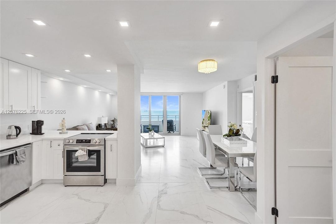 For Rent: $3,200 (1 beds, 2 baths, 906 Square Feet)