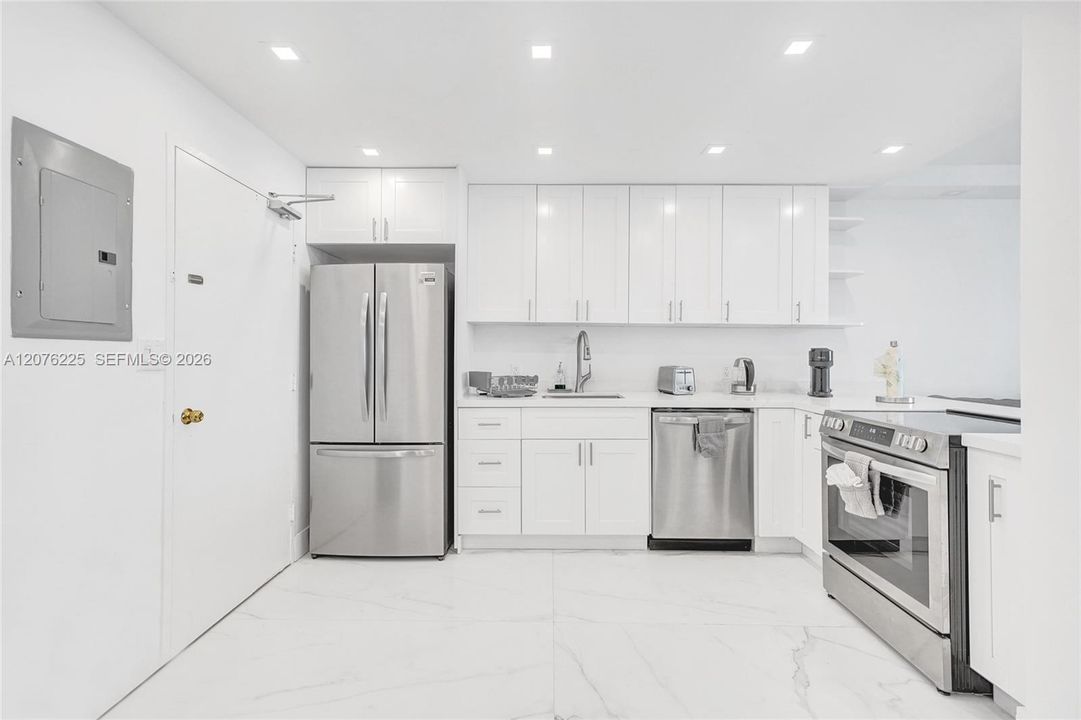 For Rent: $3,200 (1 beds, 2 baths, 906 Square Feet)