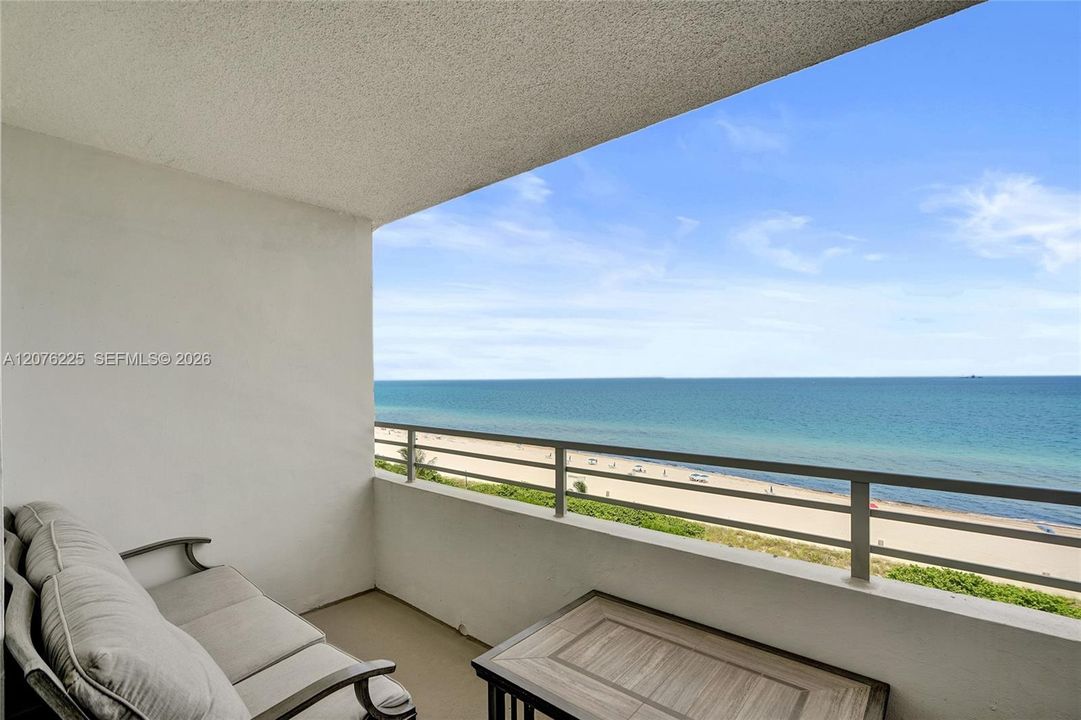 For Rent: $3,200 (1 beds, 2 baths, 906 Square Feet)