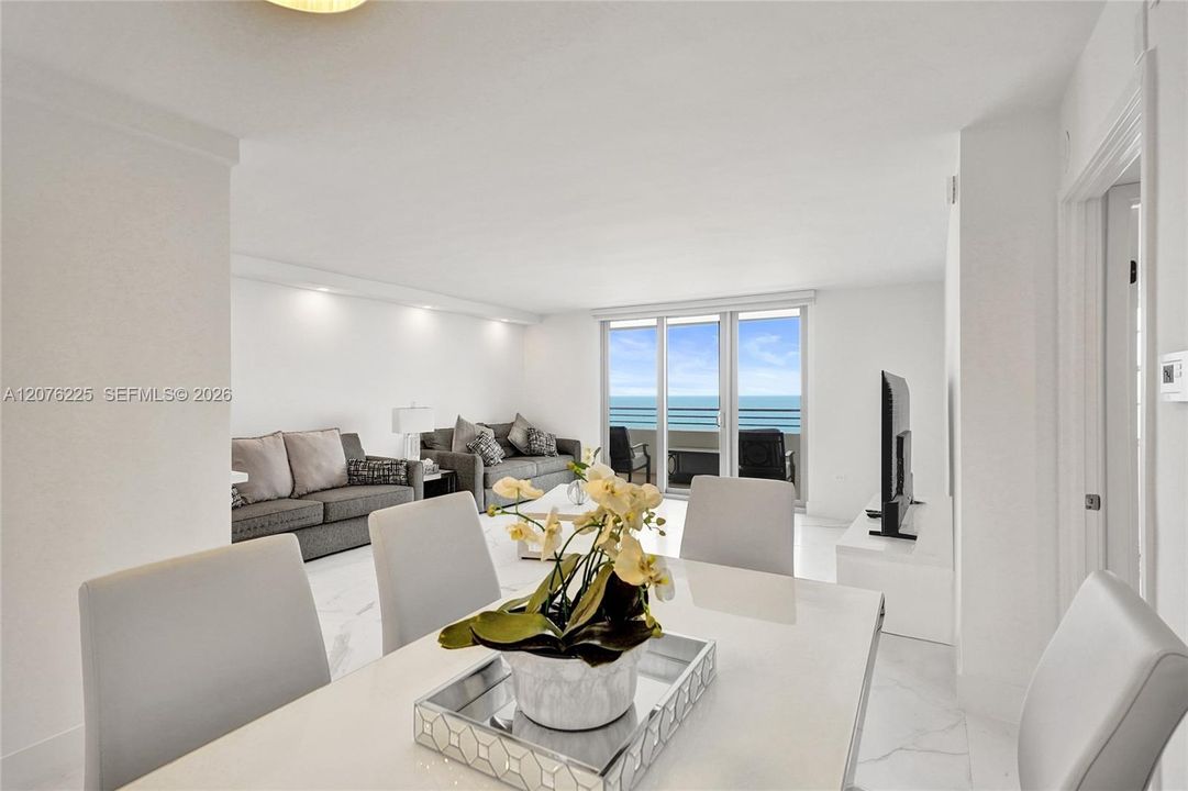For Rent: $3,200 (1 beds, 2 baths, 906 Square Feet)