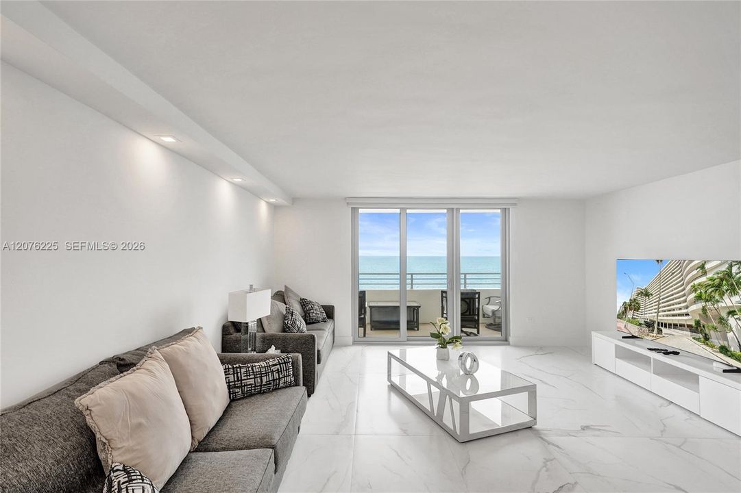 For Rent: $3,200 (1 beds, 2 baths, 906 Square Feet)