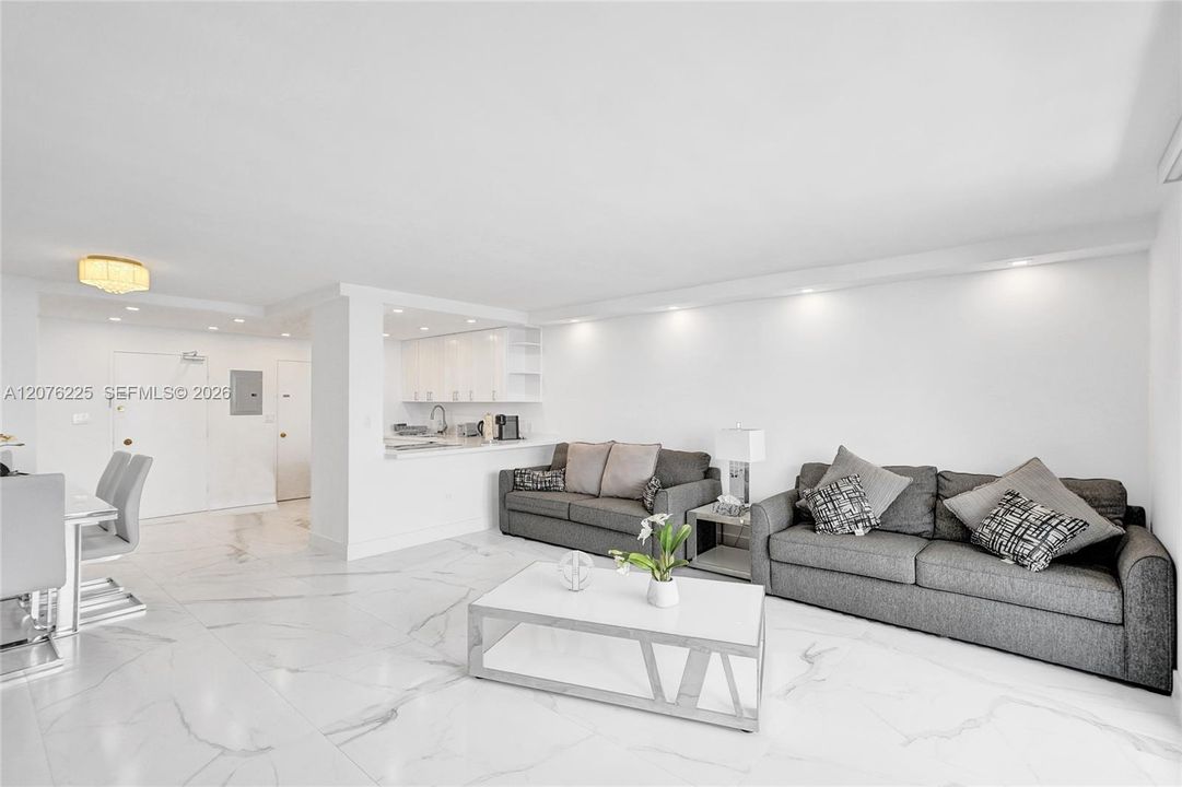 For Rent: $3,200 (1 beds, 2 baths, 906 Square Feet)