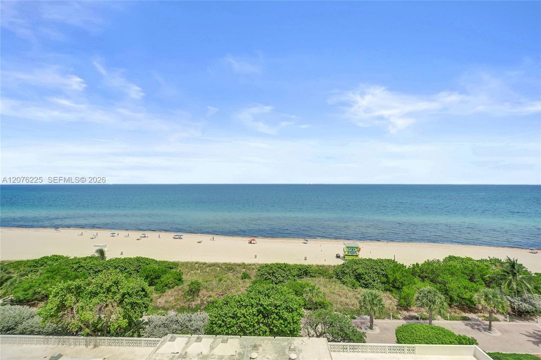 For Rent: $3,200 (1 beds, 2 baths, 906 Square Feet)
