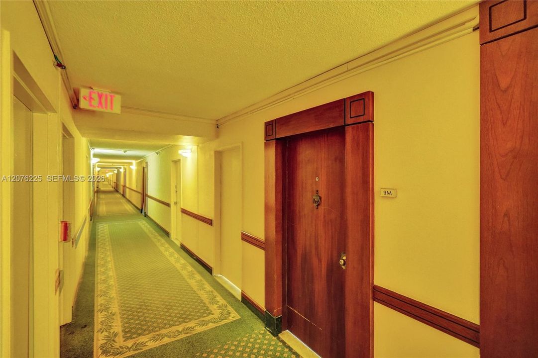 For Rent: $3,200 (1 beds, 2 baths, 906 Square Feet)
