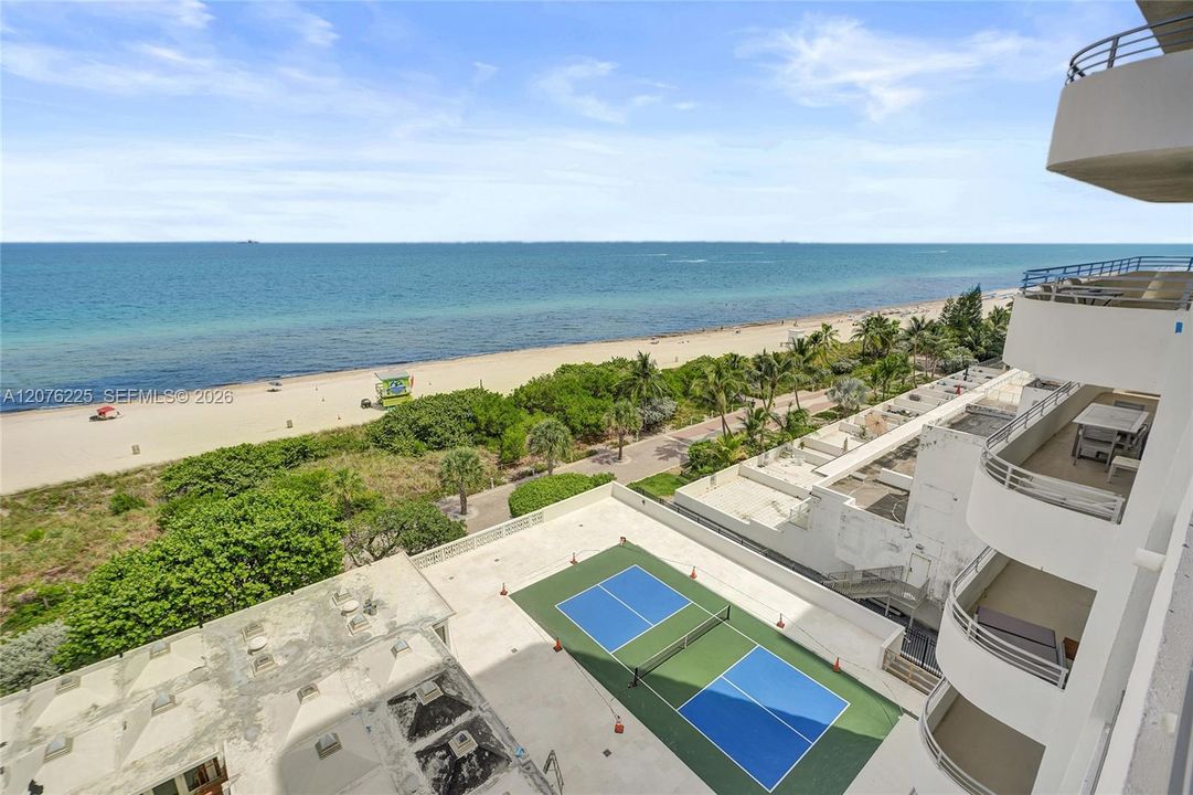 For Rent: $3,200 (1 beds, 2 baths, 906 Square Feet)