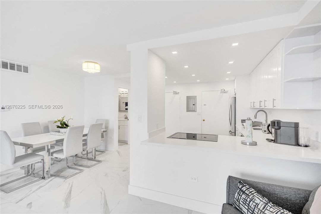 For Rent: $3,200 (1 beds, 2 baths, 906 Square Feet)