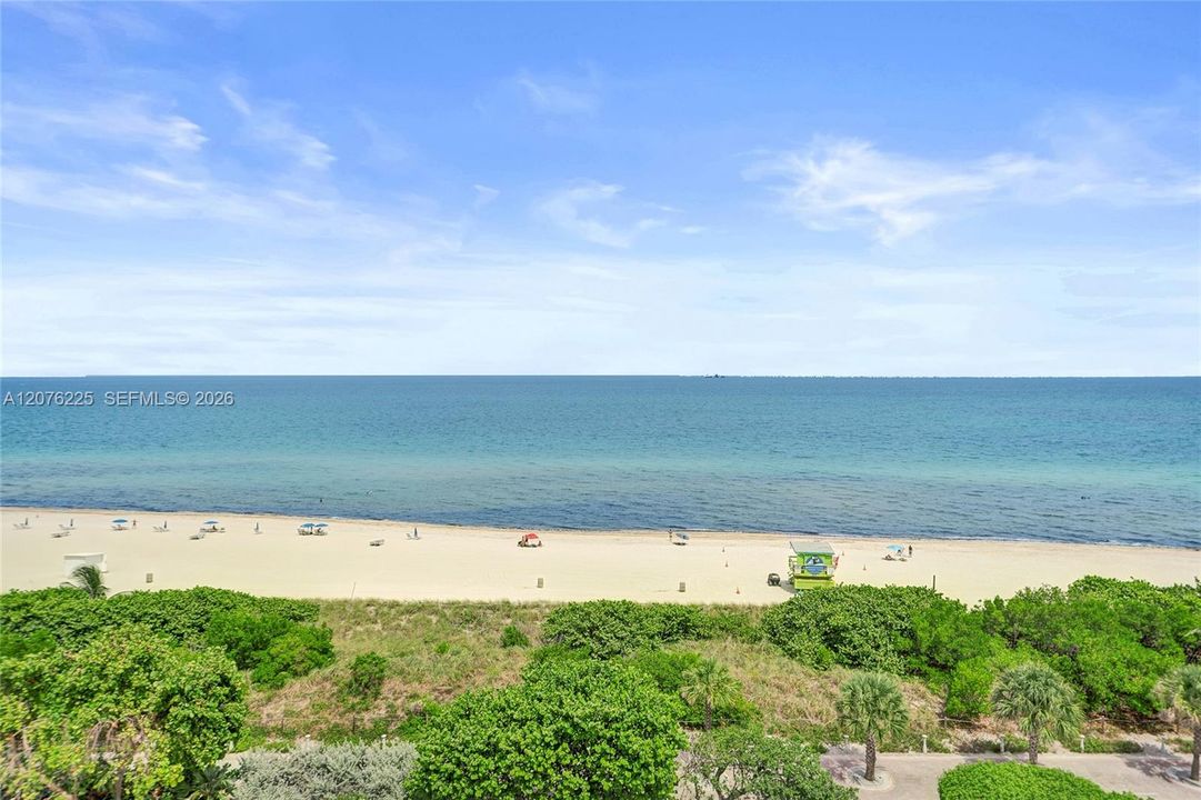 For Rent: $3,200 (1 beds, 2 baths, 906 Square Feet)