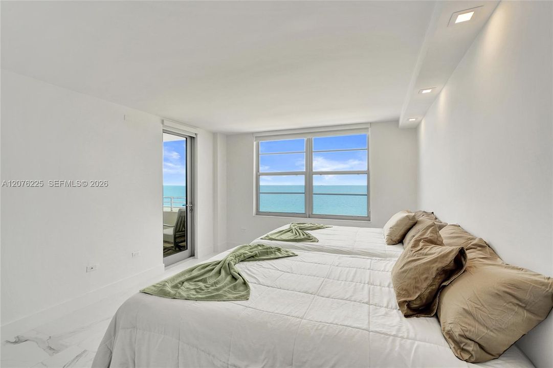 For Rent: $3,200 (1 beds, 2 baths, 906 Square Feet)