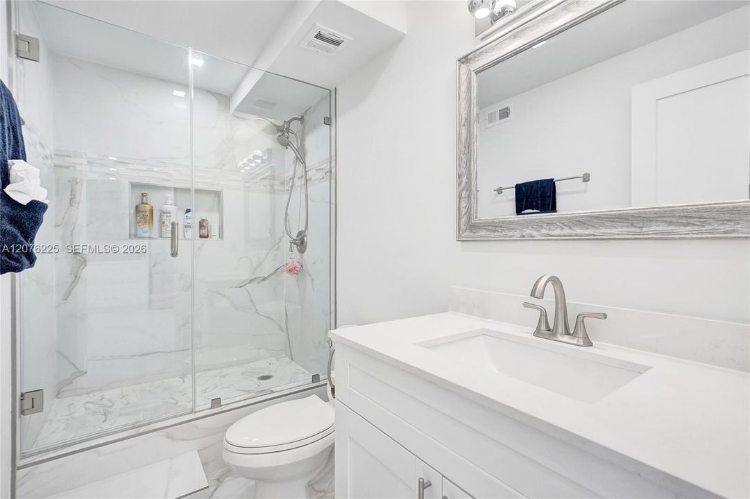 For Rent: $3,200 (1 beds, 2 baths, 906 Square Feet)