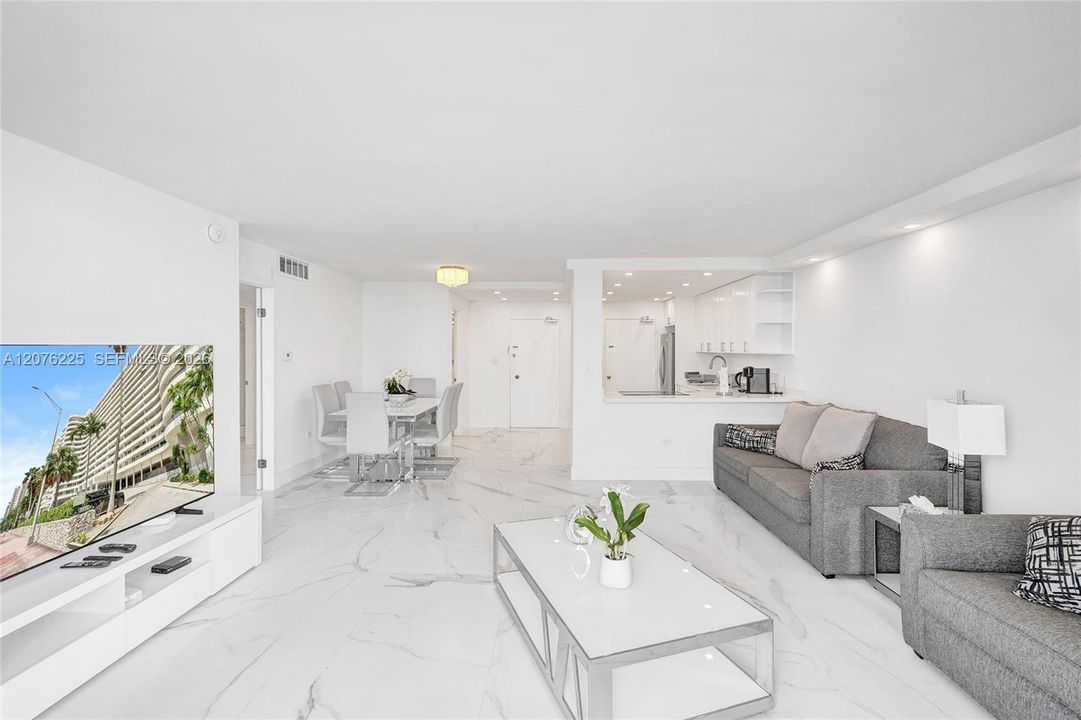 For Rent: $3,200 (1 beds, 2 baths, 906 Square Feet)