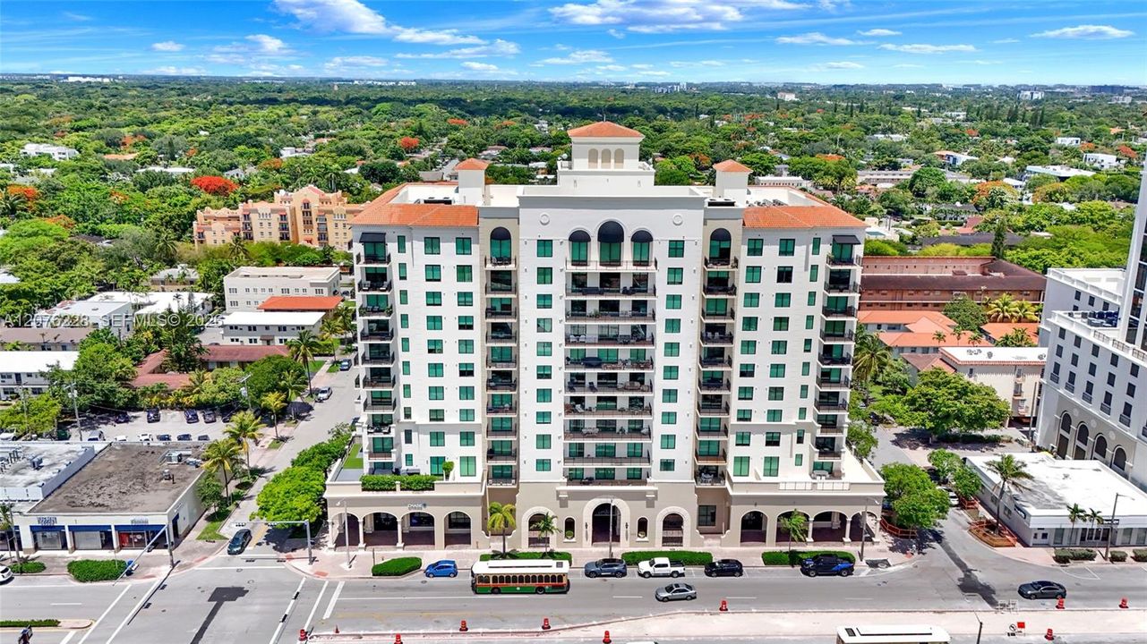 For Sale: $775,000 (2 beds, 2 baths, 1171 Square Feet)