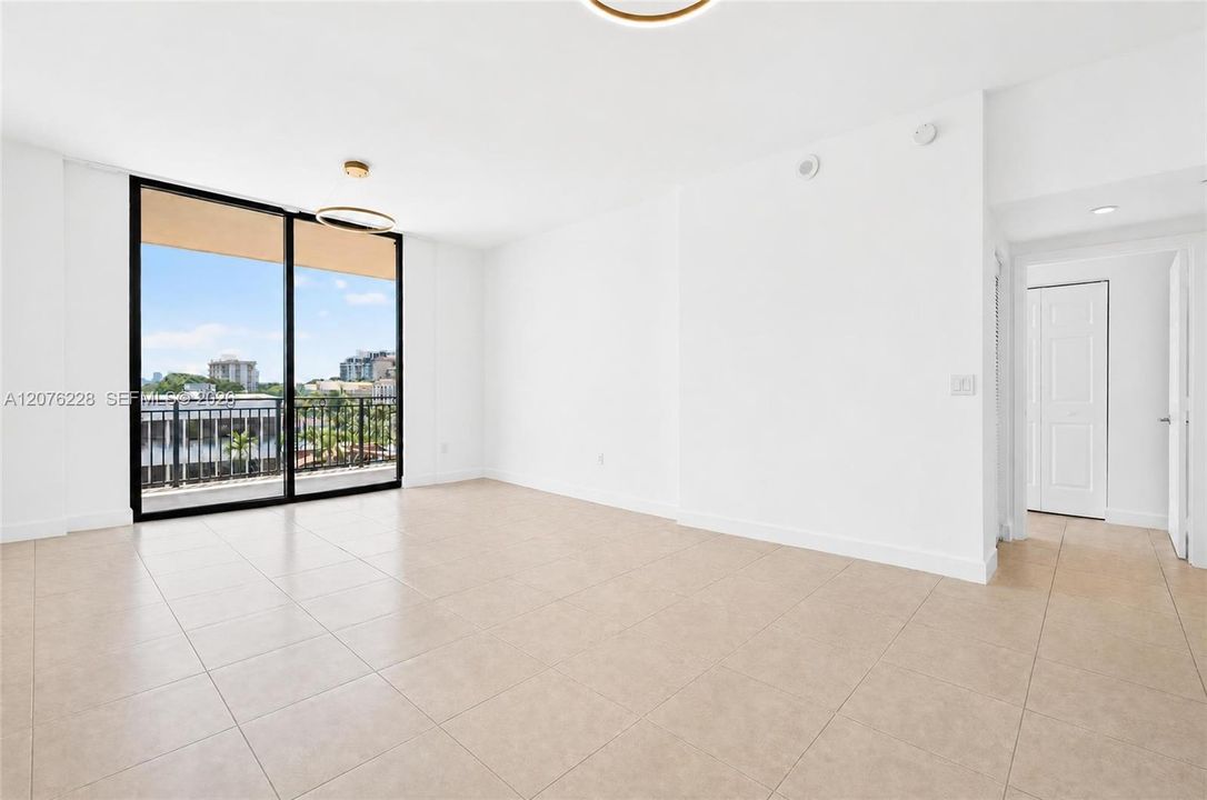 For Sale: $775,000 (2 beds, 2 baths, 1171 Square Feet)