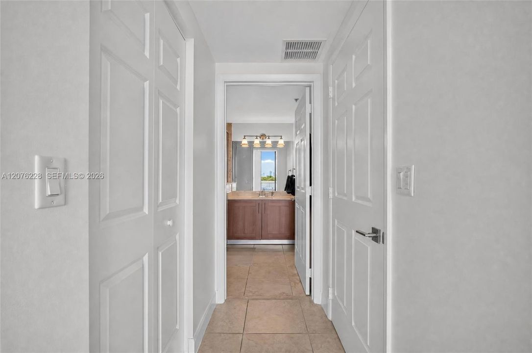 For Sale: $775,000 (2 beds, 2 baths, 1171 Square Feet)