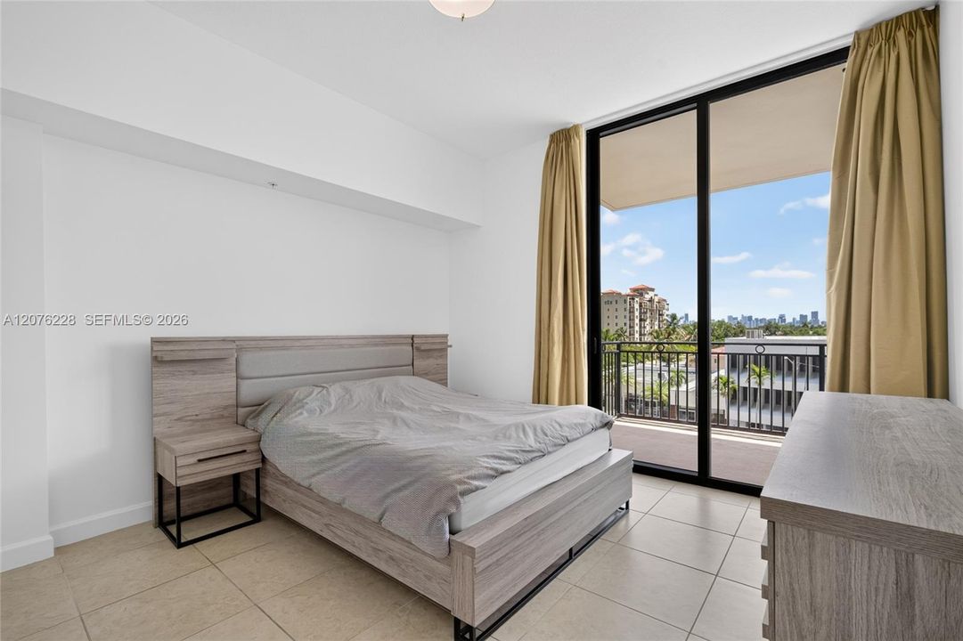 For Sale: $775,000 (2 beds, 2 baths, 1171 Square Feet)