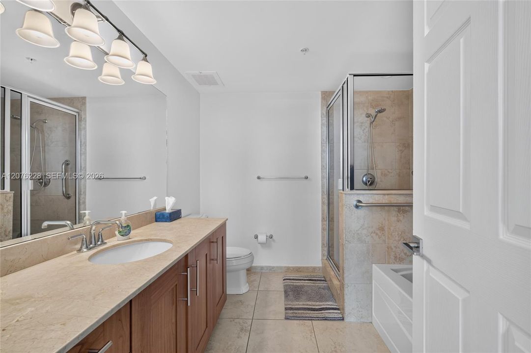 For Sale: $775,000 (2 beds, 2 baths, 1171 Square Feet)