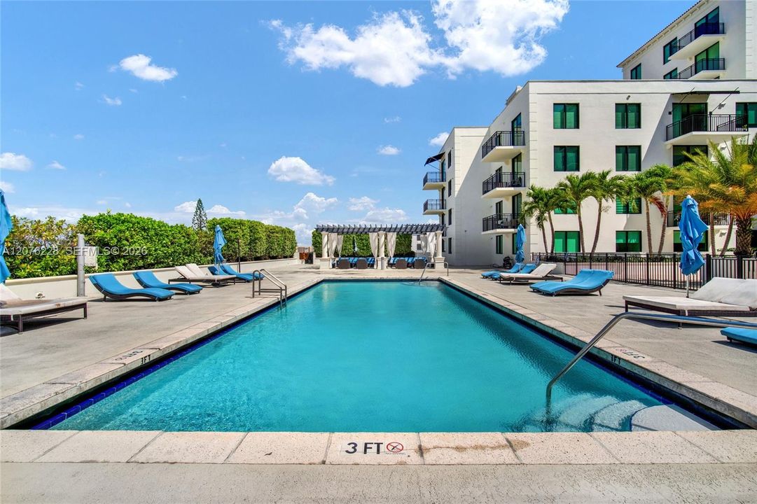 For Sale: $775,000 (2 beds, 2 baths, 1171 Square Feet)