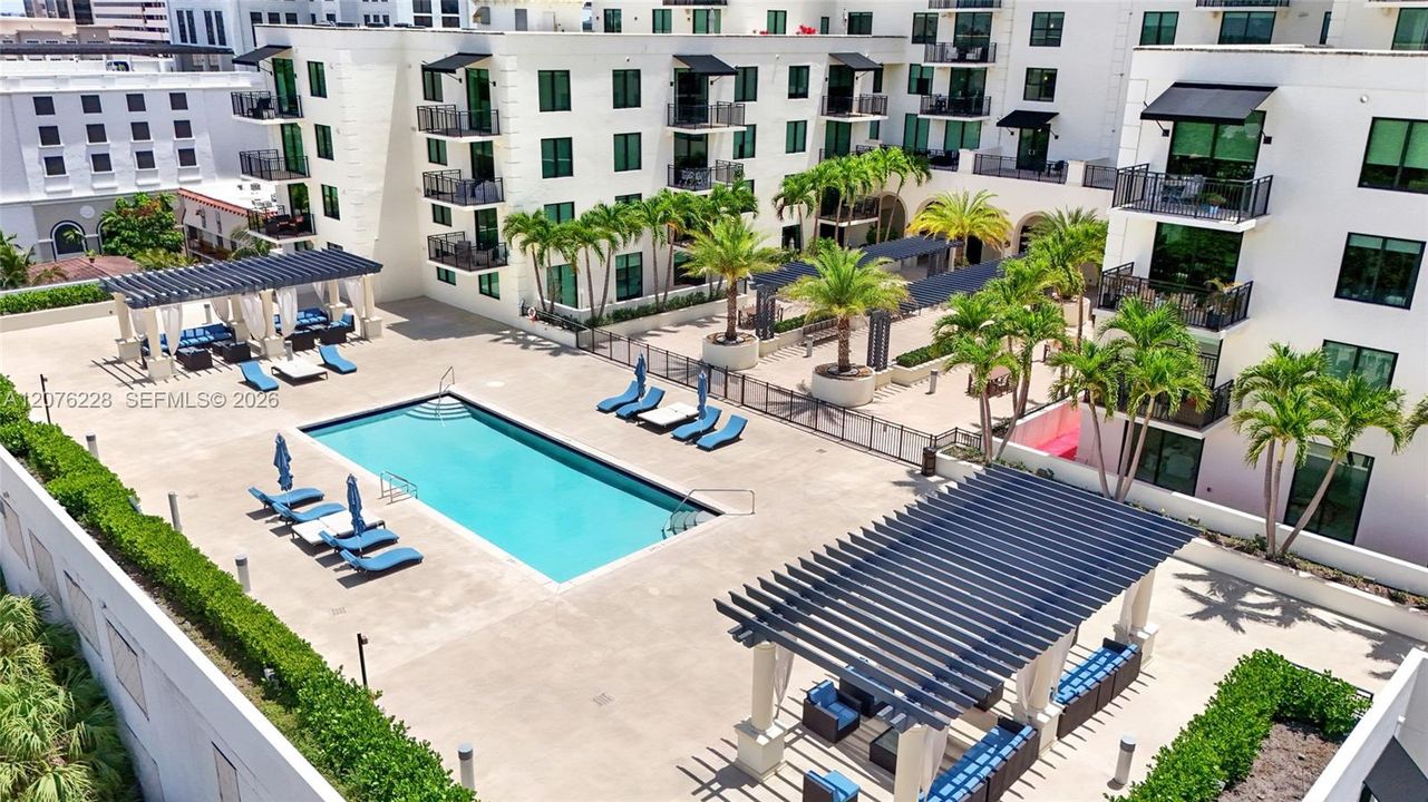 For Sale: $775,000 (2 beds, 2 baths, 1171 Square Feet)