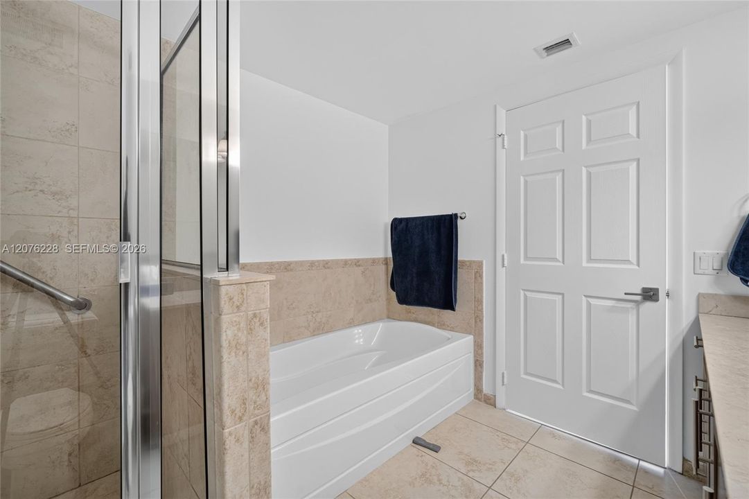For Sale: $775,000 (2 beds, 2 baths, 1171 Square Feet)