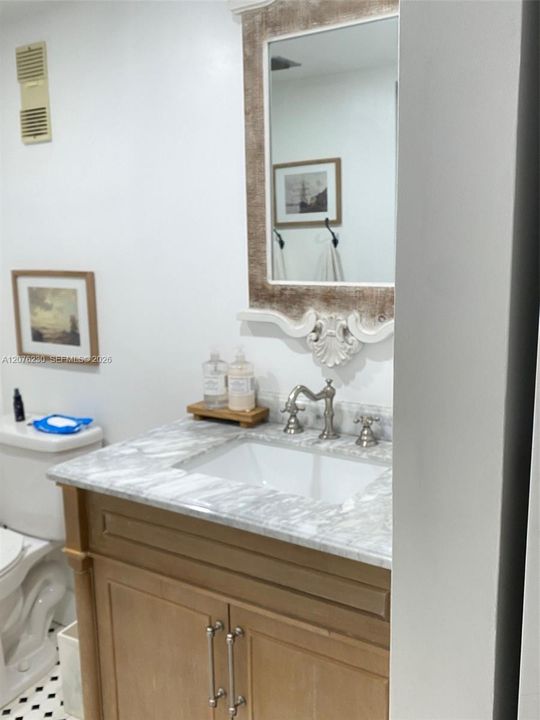 For Rent: $2,000 (2 beds, 2 baths, 1100 Square Feet)