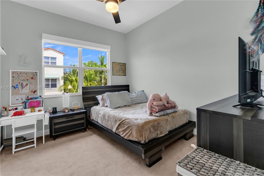 For Sale: $612,900 (3 beds, 2 baths, 1932 Square Feet)