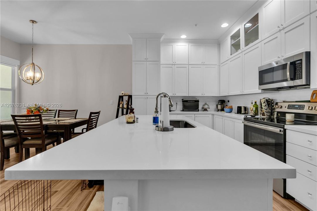 For Sale: $612,900 (3 beds, 2 baths, 1932 Square Feet)