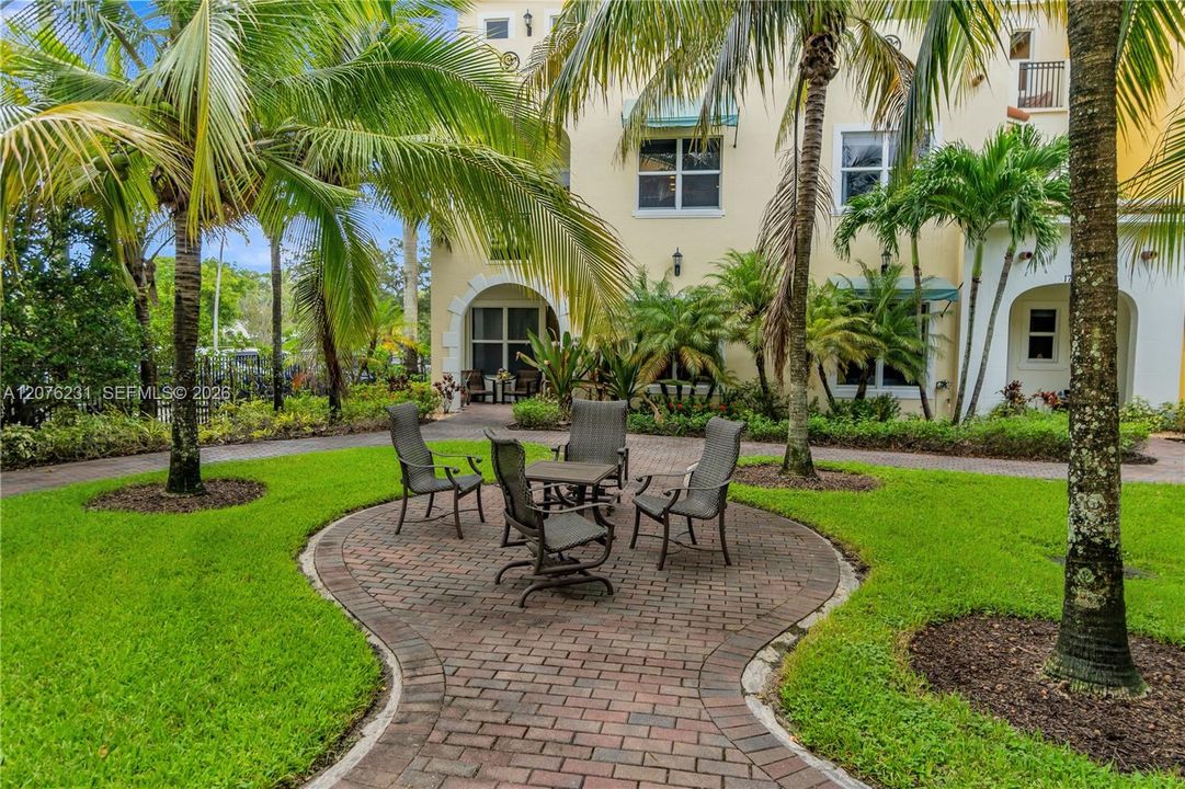 For Sale: $612,900 (3 beds, 2 baths, 1932 Square Feet)