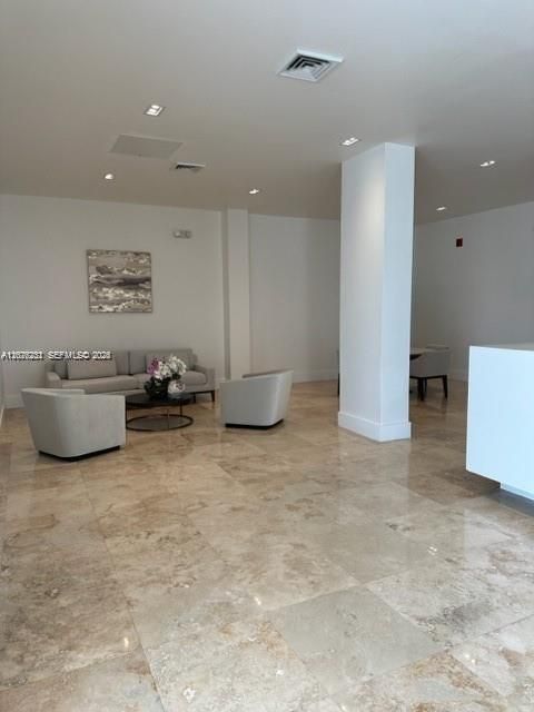 En Venta: $699,000 (2 camas, 2 baños, 1350 Pies cuadrados)