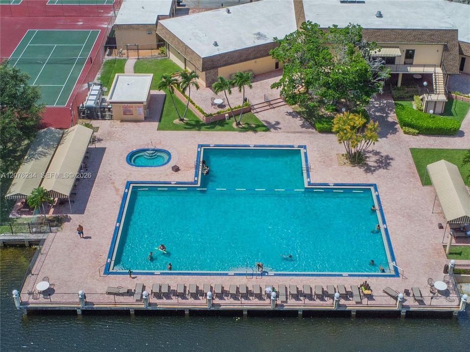 For Sale: $160,000 (2 beds, 2 baths, 920 Square Feet)