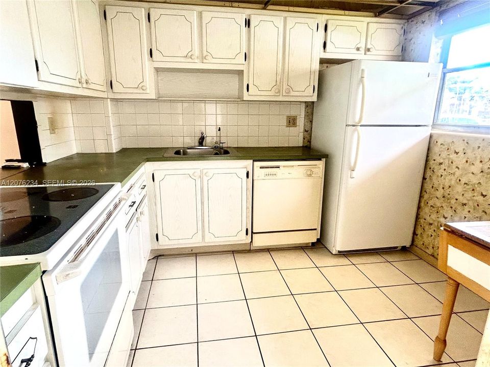 For Sale: $160,000 (2 beds, 2 baths, 920 Square Feet)