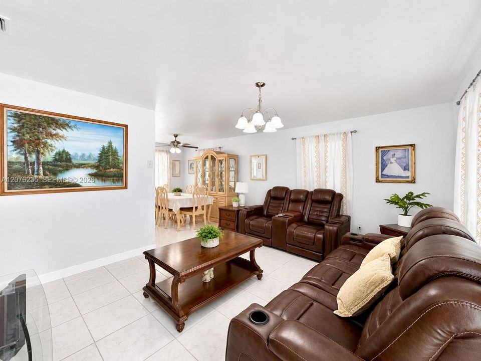 For Sale: $507,000 (3 beds, 1 baths, 1050 Square Feet)
