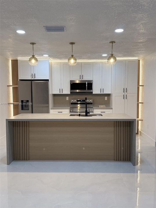 En Venta: $895,000 (5 camas, 3 baños, 2276 Pies cuadrados)