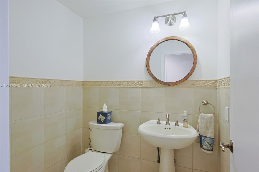 На продажу: $989,000 (4 спален, 2 ванн, 2589 Квадратных фут)