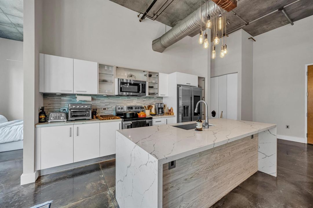 445 N ANDREWS #304-10