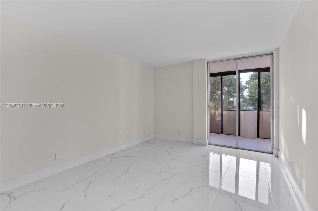 На продажу: $345,000 (2 спален, 2 ванн, 1025 Квадратных фут)