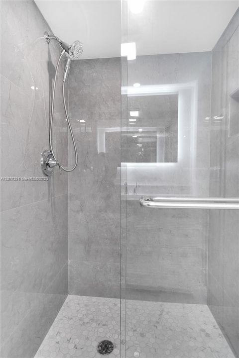 На продажу: $345,000 (2 спален, 2 ванн, 1025 Квадратных фут)