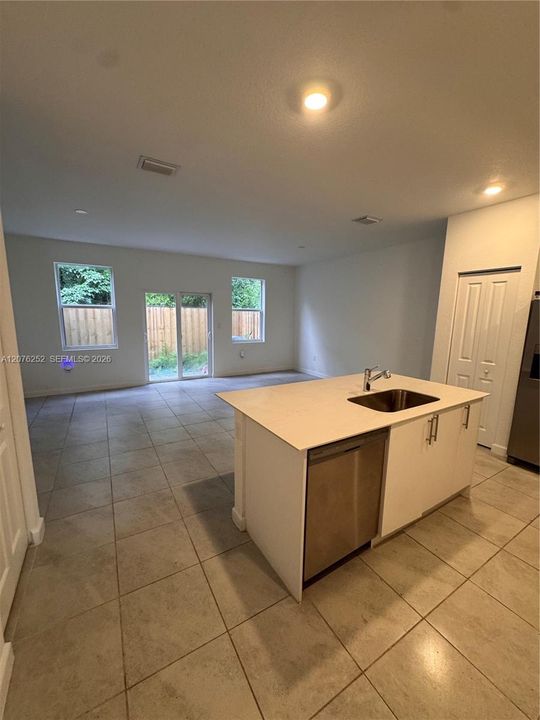 For Rent: $3,100 (4 beds, 3 baths, 1615 Square Feet)