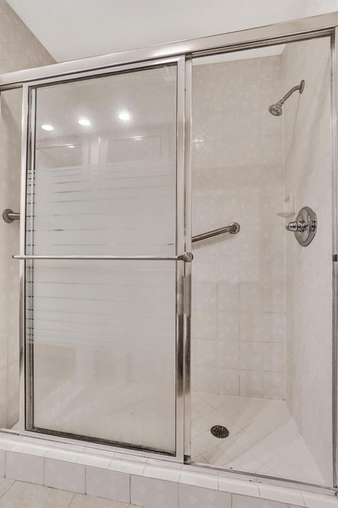 WALK-IN SHOWER