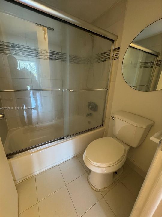 For Rent: $1,600 (1 beds, 2 baths, 889 Square Feet)