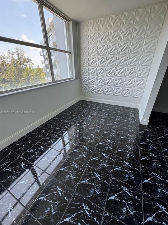 For Rent: $1,600 (1 beds, 2 baths, 889 Square Feet)