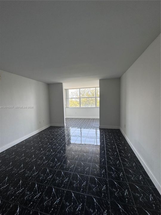 For Rent: $1,600 (1 beds, 2 baths, 889 Square Feet)